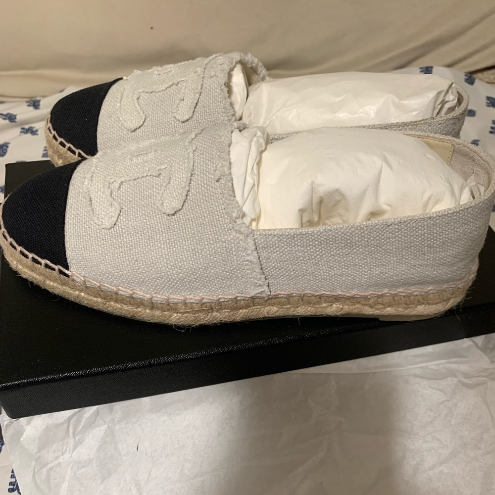 NWT 100% authentic Chanel canvas espadrilles - Picture 3 of 11